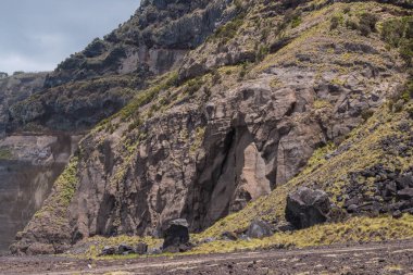 Ponta da Ferraria coastline