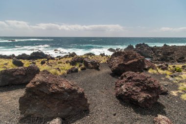 Ponta da Ferraria coastline