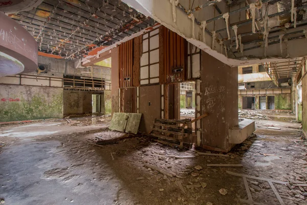 Verlassenes Hotel in Azoren — Stockfoto
