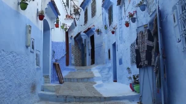 Mavi Chefchaouen sokakları — Stok video