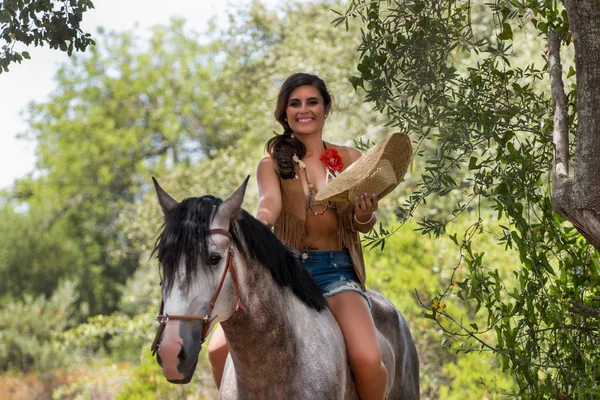 Beautiful girl and horse in nature — Stock Photo, Image