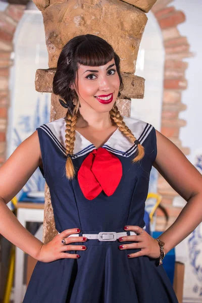 Lindo vestido de niña pinup —  Fotos de Stock