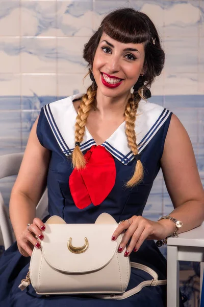 Lindo vestido de niña pinup —  Fotos de Stock