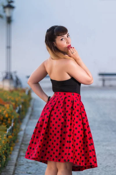 Lindo vestido de niña pinup —  Fotos de Stock