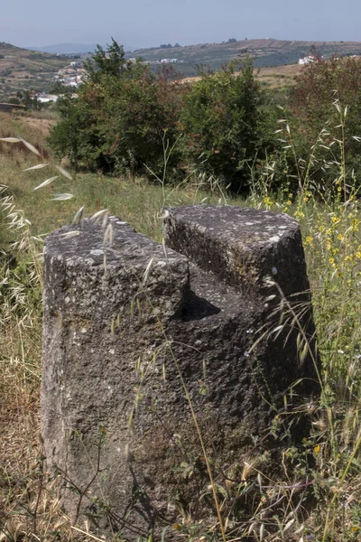 Piedra abandonada de un molino —  Fotos de Stock