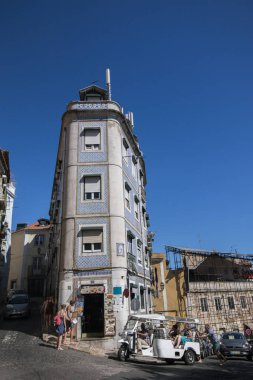 Lisbon, Portekiz - 21 Temmuz 2016: Grup Hayır iterek turist
