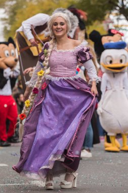Loule, Portekiz - Şubat 2016: Renkli karnaval (Carnaval) geçit 
