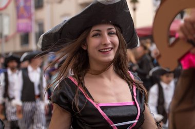 Loule, Portekiz - Şubat 2016: Renkli karnaval (Carnaval) geçit 