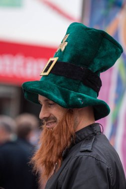 Loule, Portekiz - Şubat 2016: Renkli karnaval (Carnaval) geçit 
