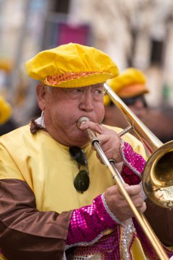 Loule, Portekiz - Şubat 2016: Renkli karnaval (Carnaval) geçit 