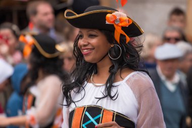 Loule, Portekiz - Şubat 2016: Renkli karnaval (Carnaval) geçit 
