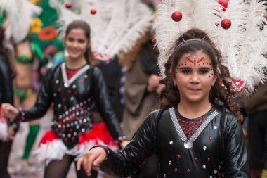 Loule, Portekiz - Şubat 2016: Renkli karnaval (Carnaval) geçit 