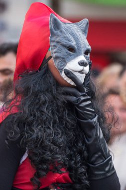 Loule, Portekiz - Şubat 2016: Renkli karnaval (Carnaval) geçit 