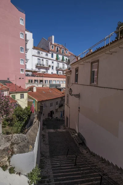 Rues étroites de Lisbonne — Photo