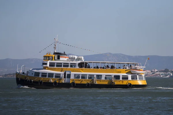 Transporte de embarcações de passageiros — Fotografia de Stock