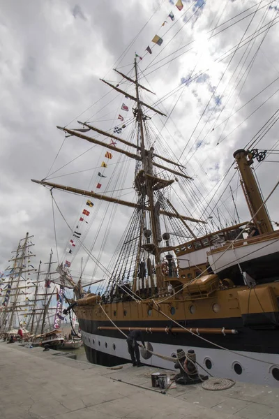 Lissabon, Portugal: 22 juli 2016 - Tall Ships race är en stor na — Stockfoto