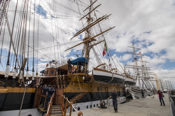 Lissabon, Portugal: 22 juli 2016 - Tall Ships race är en stor na — Stockfoto