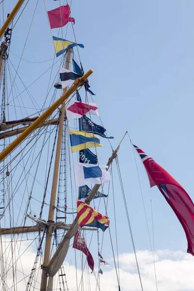 背の高い船の帆 — ストック写真