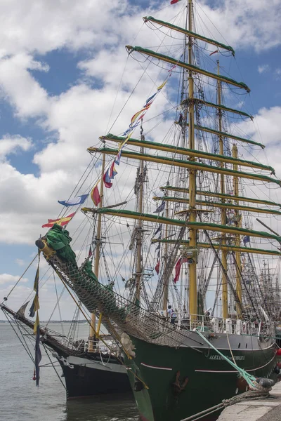 LISBOA, PORTUGAL: 22 de julio de 2016 - Tall Ships race is a big na — Foto de Stock