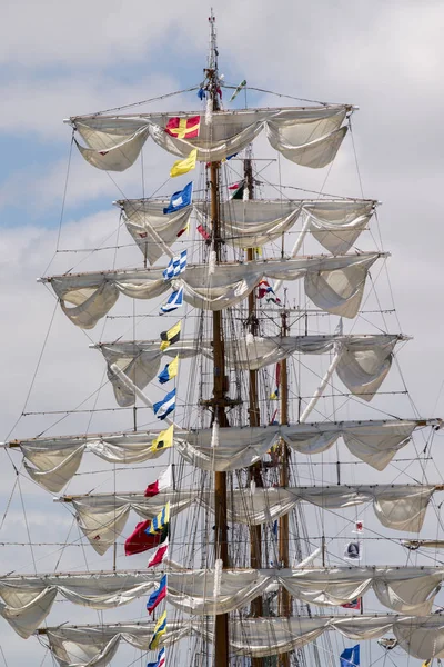 Lange schepen met zeilen — Stockfoto