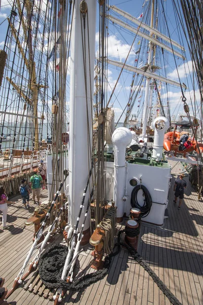 LISBON, PORTUGAL: 22. juli, 2016 - Tall Ships race er en stor na - Stock-foto