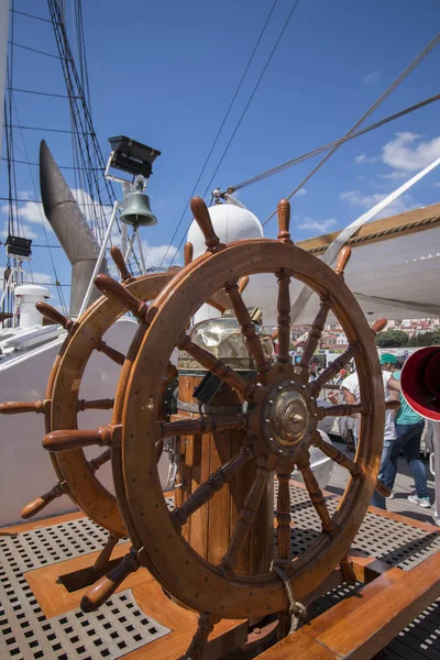 LISBOA, PORTUGAL: 22 de julho de 2016 - Tall Ships race is a big na — Fotografia de Stock