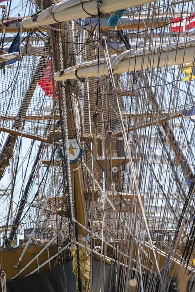 Lange schepen met zeilen — Stockfoto