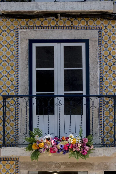 Typiska portugisiska fönster — Stockfoto