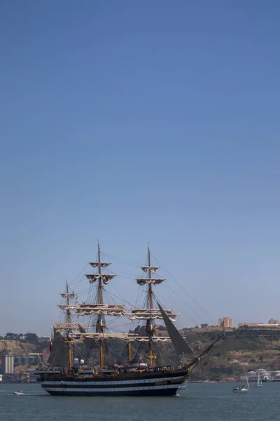 Lissabon, Portugal: 25 juli 2016 - Tall Ships race är en stor na — Stockfoto
