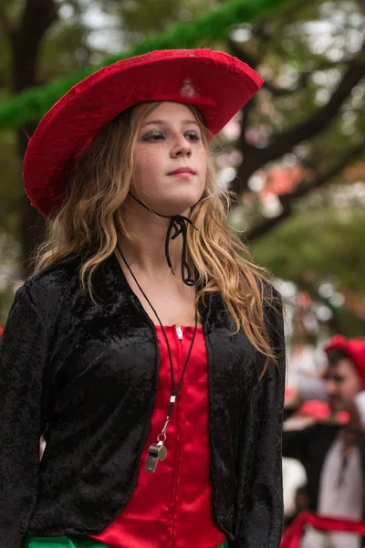 Loule, Portugalsko - únor 2016: Barevný karneval (Carnaval) Parade — Stock fotografie