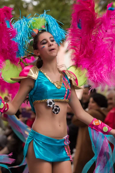 Loule, portugal - feb 2016: farbenfroher karnevalsumzug — Stockfoto