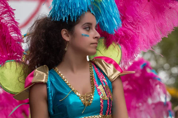 Loule, portugal - feb 2016: farbenfroher karnevalsumzug — Stockfoto