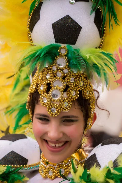 LOULE, PORTUGAL - FEB 2016: Colorido desfile de carnaval — Foto de Stock