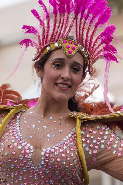 LOULE, PORTUGAL - FEB 2016: Colorido desfile de carnaval —  Fotos de Stock