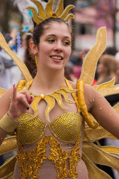 LOULE, PORTOGALLO - FEBBRAIO 2016: Carnevale colorato (Carnevale) Parade — Foto Stock
