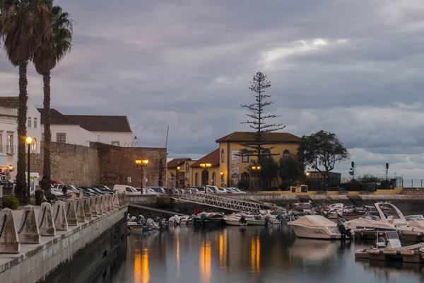 Solnedgång utsikt över Faro docks — Stockfoto