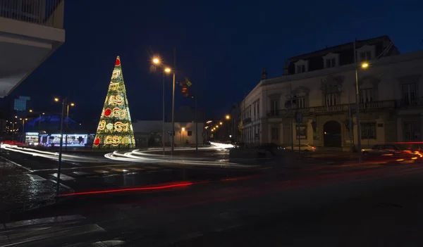 Gran árbol de Navidad en Faro ciudad — Foto de Stock