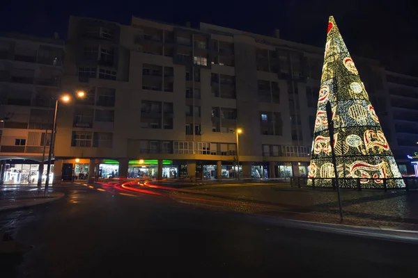 Gran árbol de Navidad en Faro ciudad — Foto de Stock