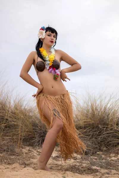 Hula themed pinup girl — Stock Photo, Image