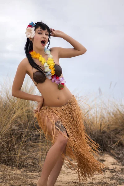 Hula themed pinup girl — Stock Photo, Image