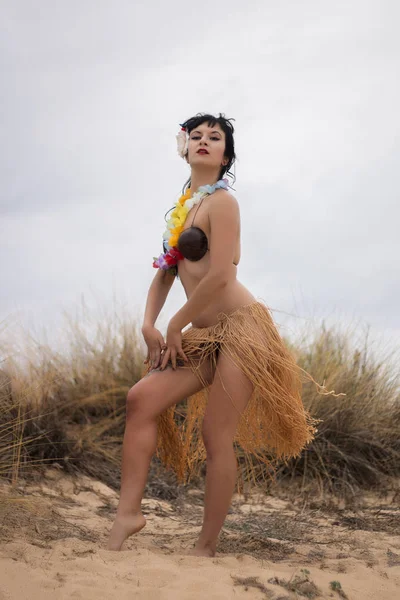 Hula themed pinup girl — Stock Photo, Image