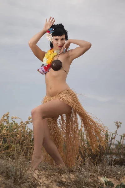 Hula themed pinup girl — Stock Photo, Image