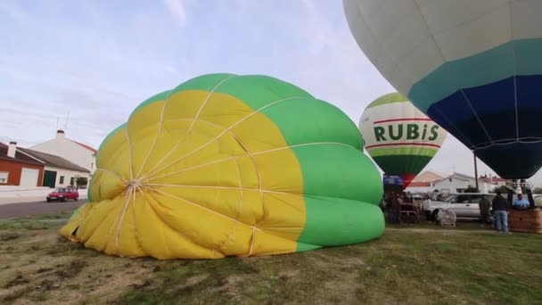 Sıcak hava balonları yükseliş — Stok video