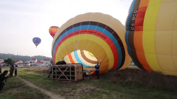 Wzniesienia balonów na ogrzane powietrze — Wideo stockowe