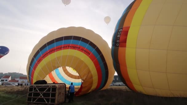 Sıcak hava balonları yükseliş — Stok video