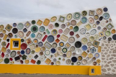 El işi bulaşıkta bina güzel dekore edilmiş.