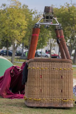 sepetten bir sıcak hava balonu