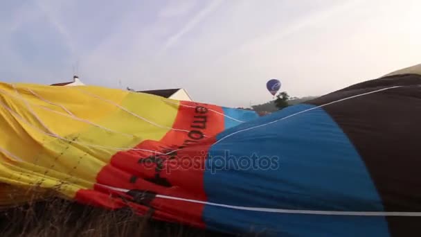 Hemelvaart van hete lucht ballonnen — Stockvideo