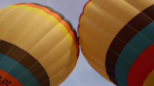 Ascensión de globos de aire caliente — Vídeo de stock