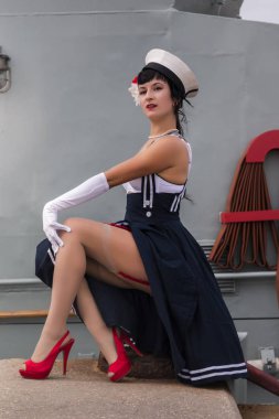 Denizci temalı pinup kız